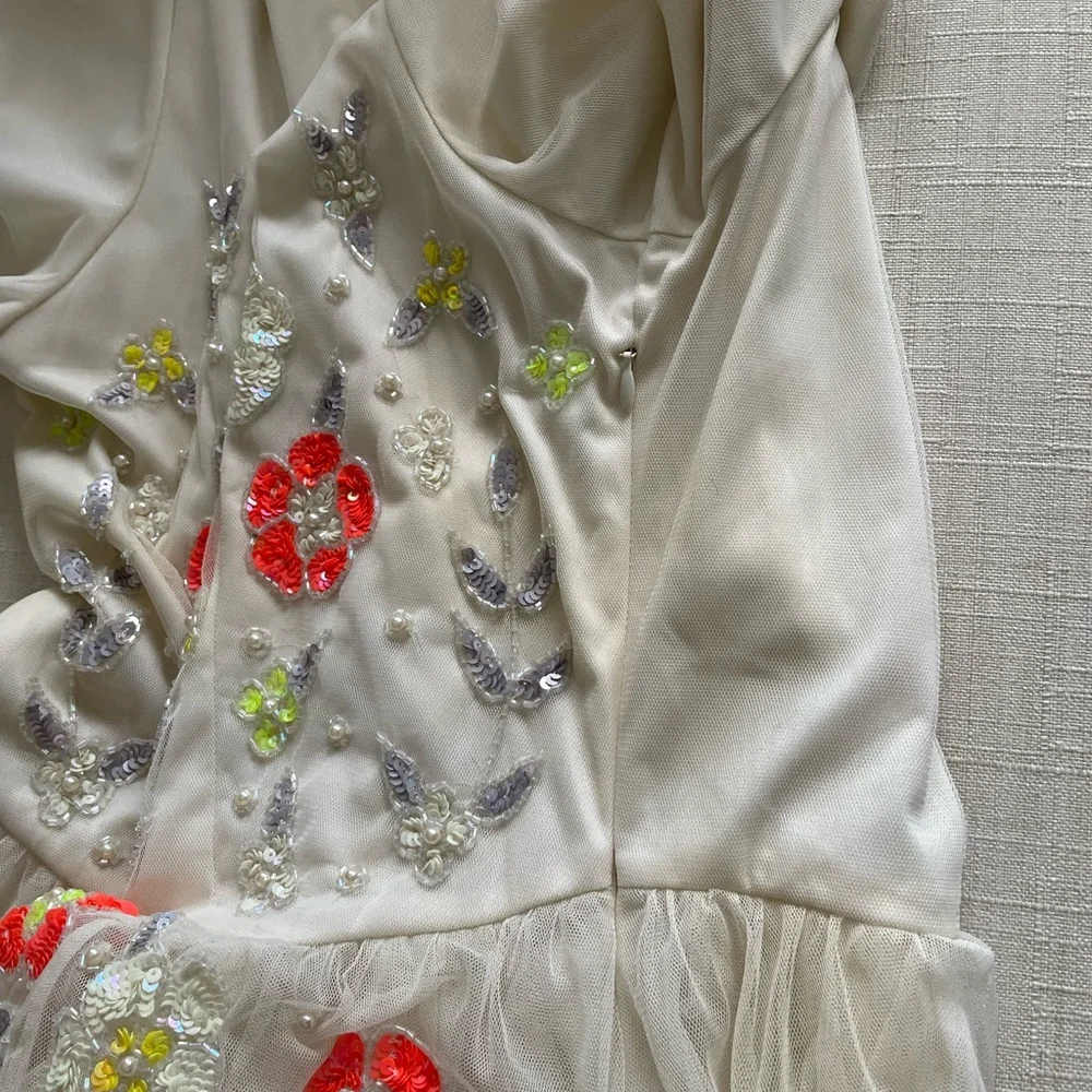 ASOS Cream and White Special Occasion Dress - Picture 8 of 11